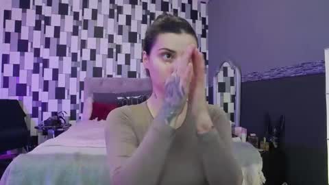 venusinylons online show from November 9, 2025, 10:24 am