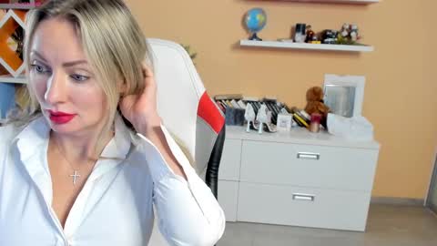 Snapshot of veola_new chatting on March 3, 2025, 3:41 am Violetta online show from March 3, 2025, 3:41 am
