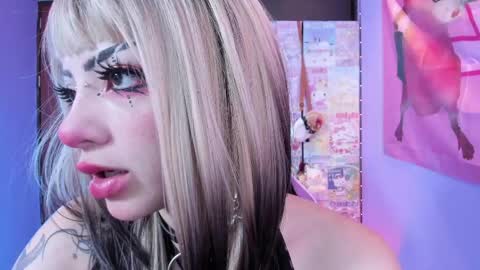     online show from April 21, 2026, 11:40 pm