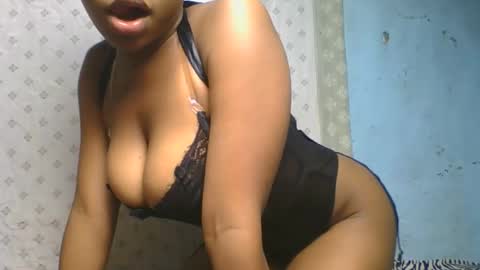 verolla31 online show from September 24, 2025, 6:33 pm