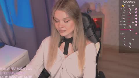 Snapshot of veronaaura chatting on September 22, 2025, 5:15 pm Tiffany online show from September 22, 2025, 5:15 pm