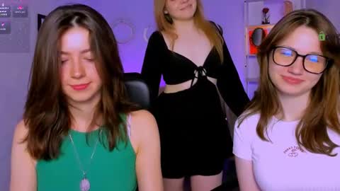 Snapshot of veronica_bubble chatting on June 23, 2026, 7:34 pm Ronni online show from June 23, 2026, 7:34 pm