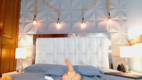 Veronica Robles online show from December 4, 2024, 7:56 pm