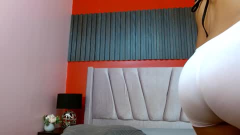 Veronica Robles online show from September 25, 2025, 6:55 pm