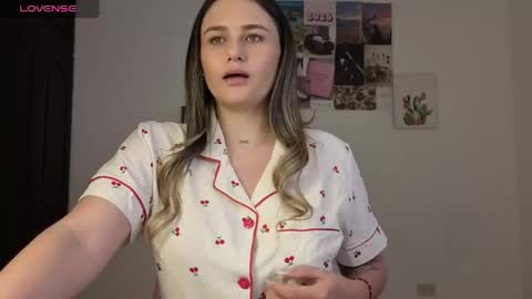 Snapshot of veronika__winslow_ chatting on May 1, 2026, 5:23 am Vero online show from May 1, 2026, 5:23 am
