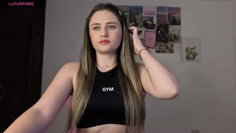 Snapshot of veronika__winslow_ chatting on May 20, 2026, 4:40 am Vero online show from May 20, 2026, 4:40 am