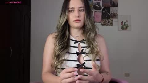 Snapshot of veronika__winslow_ chatting on May 26, 2026, 5:58 am Vero online show from May 26, 2026, 5:58 am