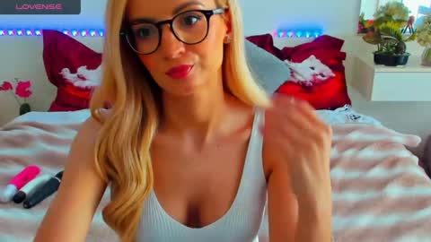VerraSweet4u online show from May 18, 2026, 4:07 am
