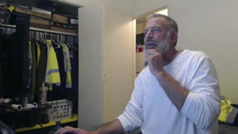 Snapshot of veryveryhairmanindenver chatting on February 2, 2025, 1:02 am hairy man online show from February 2, 2025, 1:02 am