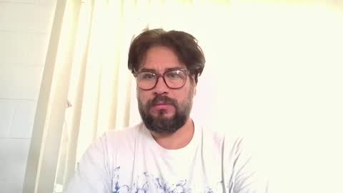 vesturelove online show from September 11, 2025, 6:08 pm