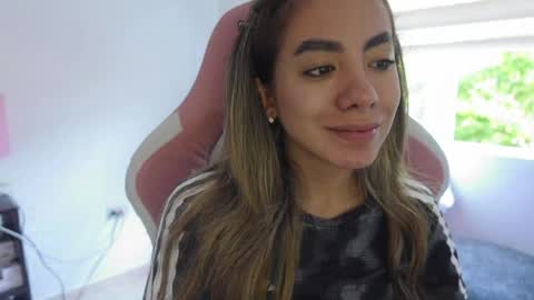 Sofa  online show from April 4, 2026, 2:14 pm