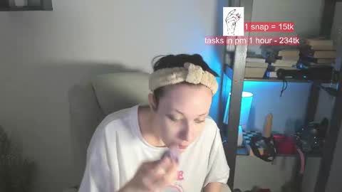 Snapshot of vi_vikkk chatting on February 23, 2025, 9:55 am VIKA online show from February 23, 2025, 9:55 am