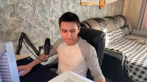 vialeras online show from February 23, 2025, 9:55 am