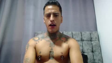Snapshot of vicctorzc chatting on July 6, 2026, 10:45 pm Victor cardenas online show from July 6, 2026, 10:45 pm