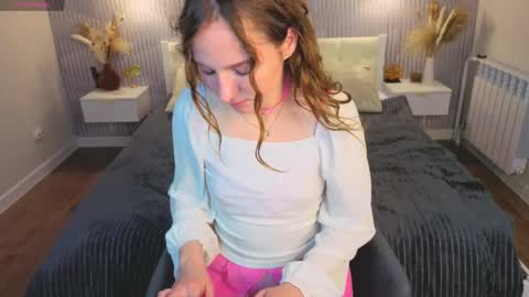 vicki_milles online show from May 11, 2026, 2:45 pm