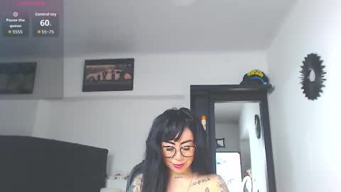 Snapshot of vicky_hotmilf chatting on March 18, 2026, 11:13 am Vicky online show from March 18, 2026, 11:13 am