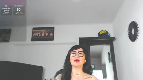 Snapshot of vicky_hotmilf chatting on April 2, 2026, 8:34 am Vicky online show from April 2, 2026, 8:34 am