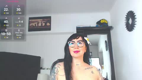Snapshot of vicky_hotmilf chatting on April 15, 2026, 11:17 am Vicky online show from April 15, 2026, 11:17 am