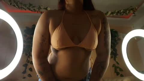 VICKY  online show from April 16, 2026, 9:39 pm