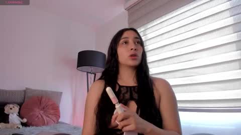 Victoria  online show from November 30, 2025, 1:37 pm