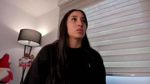 Victoria  online show from December 18, 2025, 7:53 pm