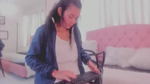 Victoria  grey  online show from March 15, 2026, 3:40 pm