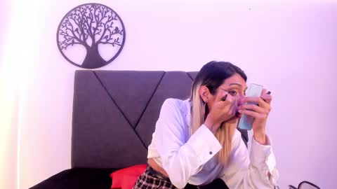 Victoria online show from November 5, 2025, 8:20 pm