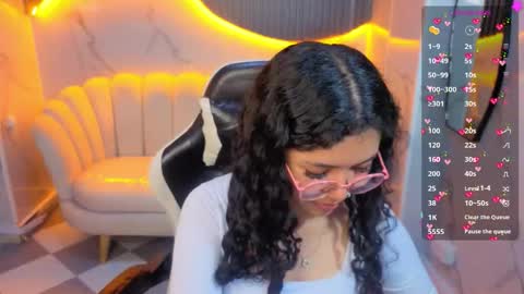 victoria_castillo_b online show from February 25, 2026, 7:45 pm