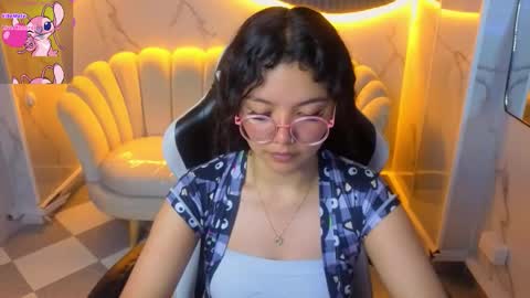 victoria_castillo_b online show from March 2, 2026, 8:04 pm