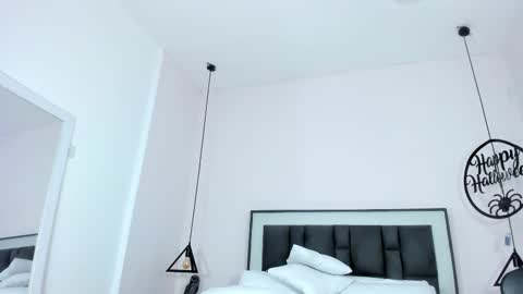 valentina online show from November 6, 2025, 11:44 am