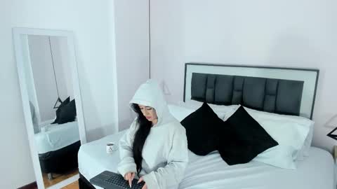 valentina online show from November 20, 2025, 9:42 am