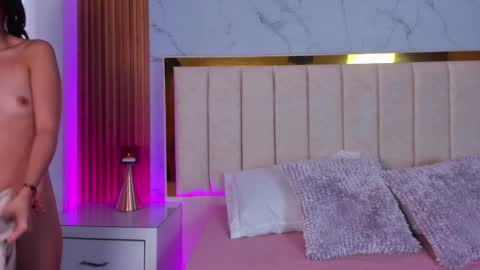  Victoria Lozano  online show from December 12, 2024, 12:33 pm