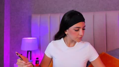  Victoria Lozano  online show from December 21, 2024, 11:55 am