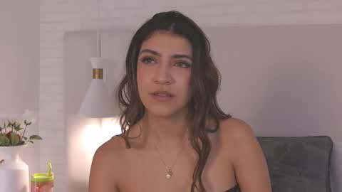  Victoria Lozano  online show from December 19, 2025, 2:46 pm