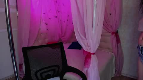 Victoria  online show from March 22, 2026, 3:43 am