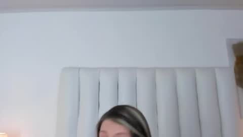 victoria_queen2 online show from April 18, 2026, 1:42 am