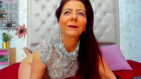 victoriaarousse online show from February 3, 2025, 11:58 pm