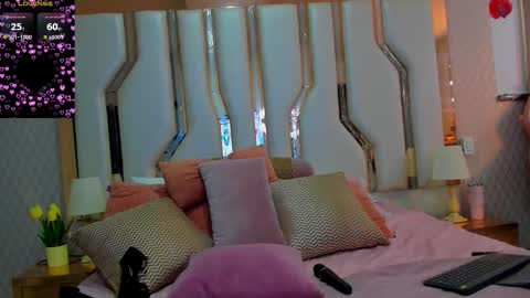 victoriaarousse online show from February 15, 2026, 10:28 pm