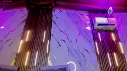 Victoria  online show from September 19, 2025, 8:09 pm