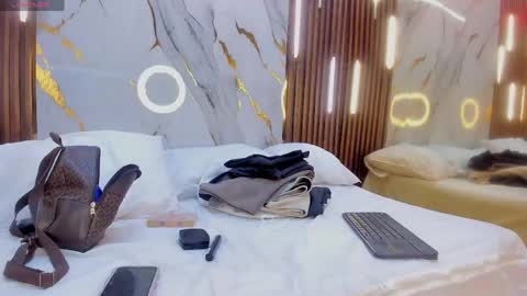 Victoria  online show from April 18, 2026, 9:15 pm