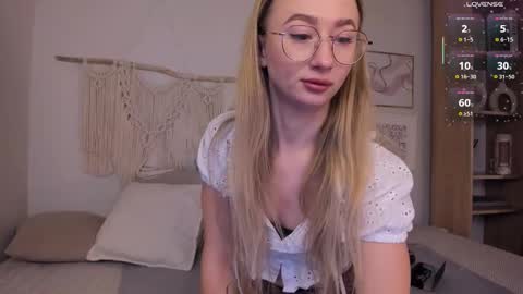 Victoria online show from December 2, 2025, 6:08 am