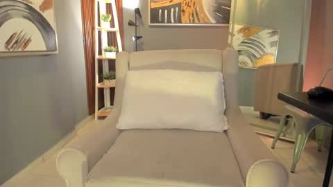 Snapshot of vienah_louis chatting on February 27, 2026, 2:55 am vienah_louis online show from February 27, 2026, 2:55 am