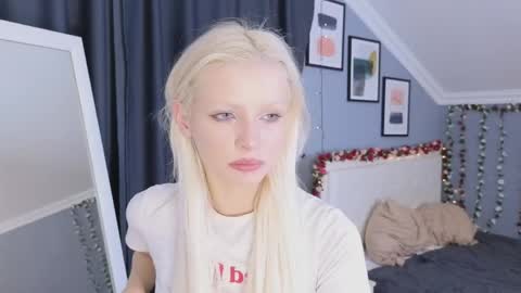 Snapshot of vienna_gones chatting on April 11, 2026, 12:20 pm Eva online show from April 11, 2026, 12:20 pm