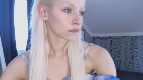 Snapshot of vienna_gones chatting on April 17, 2026, 12:30 pm Eva online show from April 17, 2026, 12:30 pm