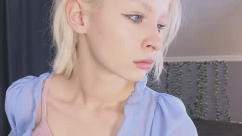 Snapshot of vienna_gones chatting on April 18, 2026, 12:53 pm Eva online show from April 18, 2026, 12:53 pm