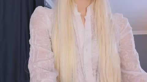 Snapshot of vienna_gones chatting on April 24, 2026, 12:29 pm Eva online show from April 24, 2026, 12:29 pm