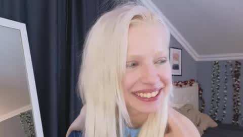 Snapshot of vienna_gones chatting on April 29, 2026, 5:30 pm Eva online show from April 29, 2026, 5:30 pm