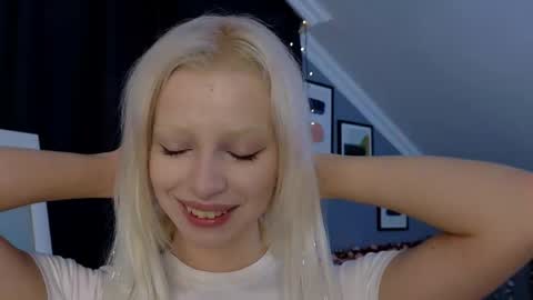 Snapshot of vienna_gones chatting on May 1, 2026, 12:32 pm Eva online show from May 1, 2026, 12:32 pm