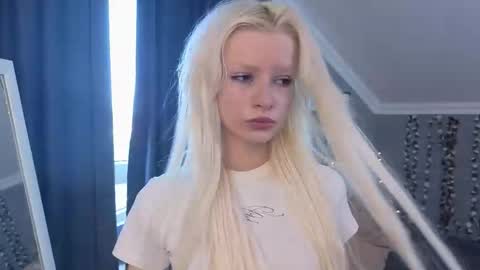 Snapshot of vienna_gones chatting on May 9, 2026, 12:32 pm Eva online show from May 9, 2026, 12:32 pm
