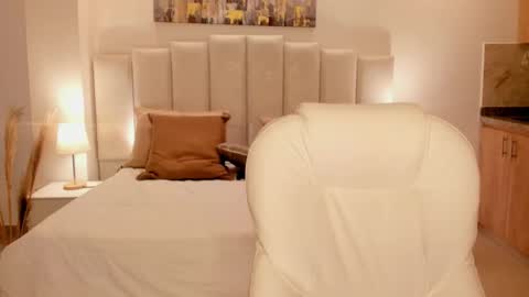 viictoria_joness online show from February 9, 2026, 6:01 pm